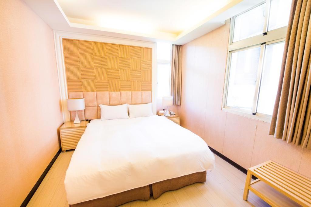 Aoike Hot Spring Hotel Джиаоси Екстериор снимка