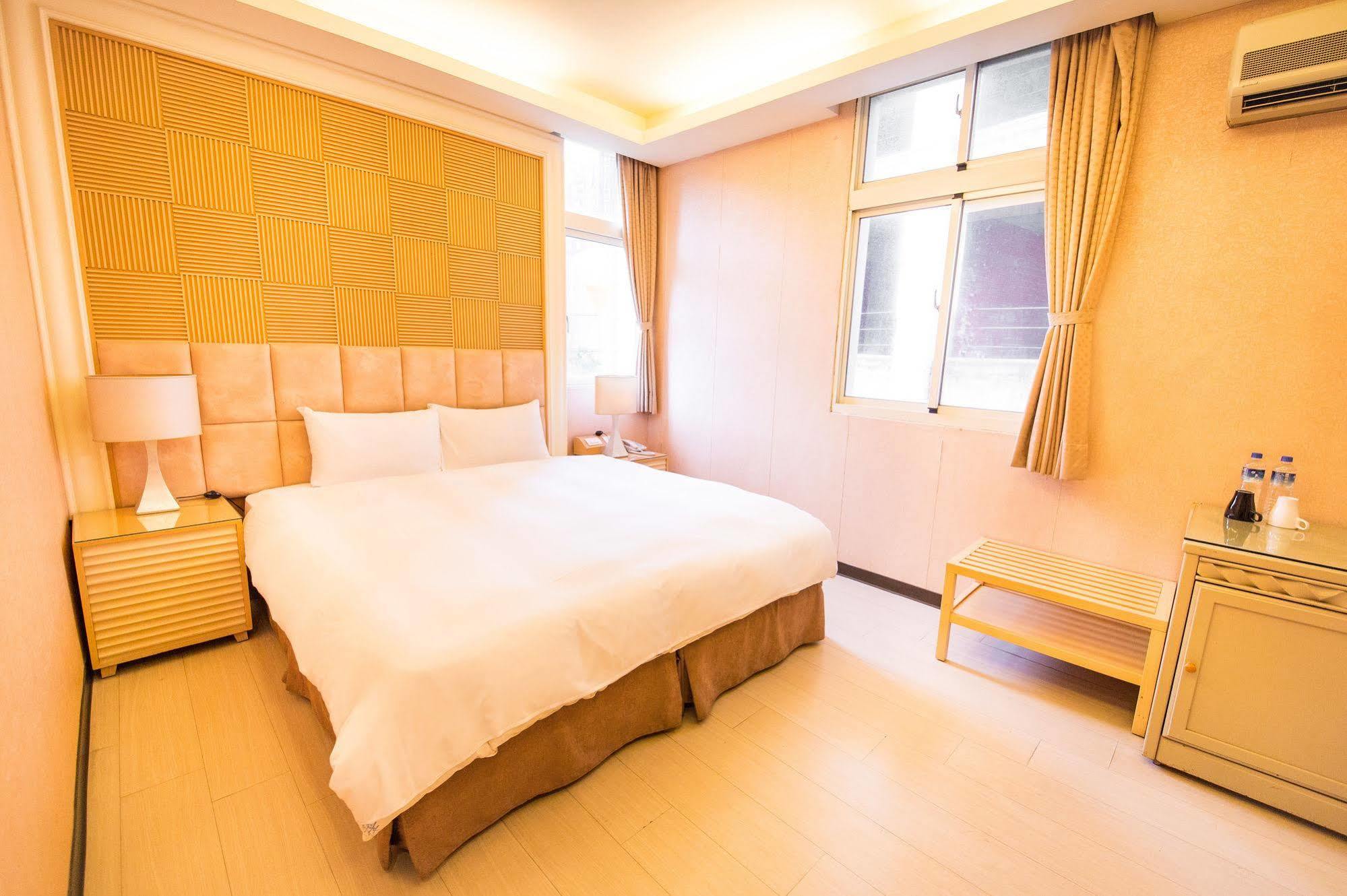 Aoike Hot Spring Hotel Джиаоси Екстериор снимка