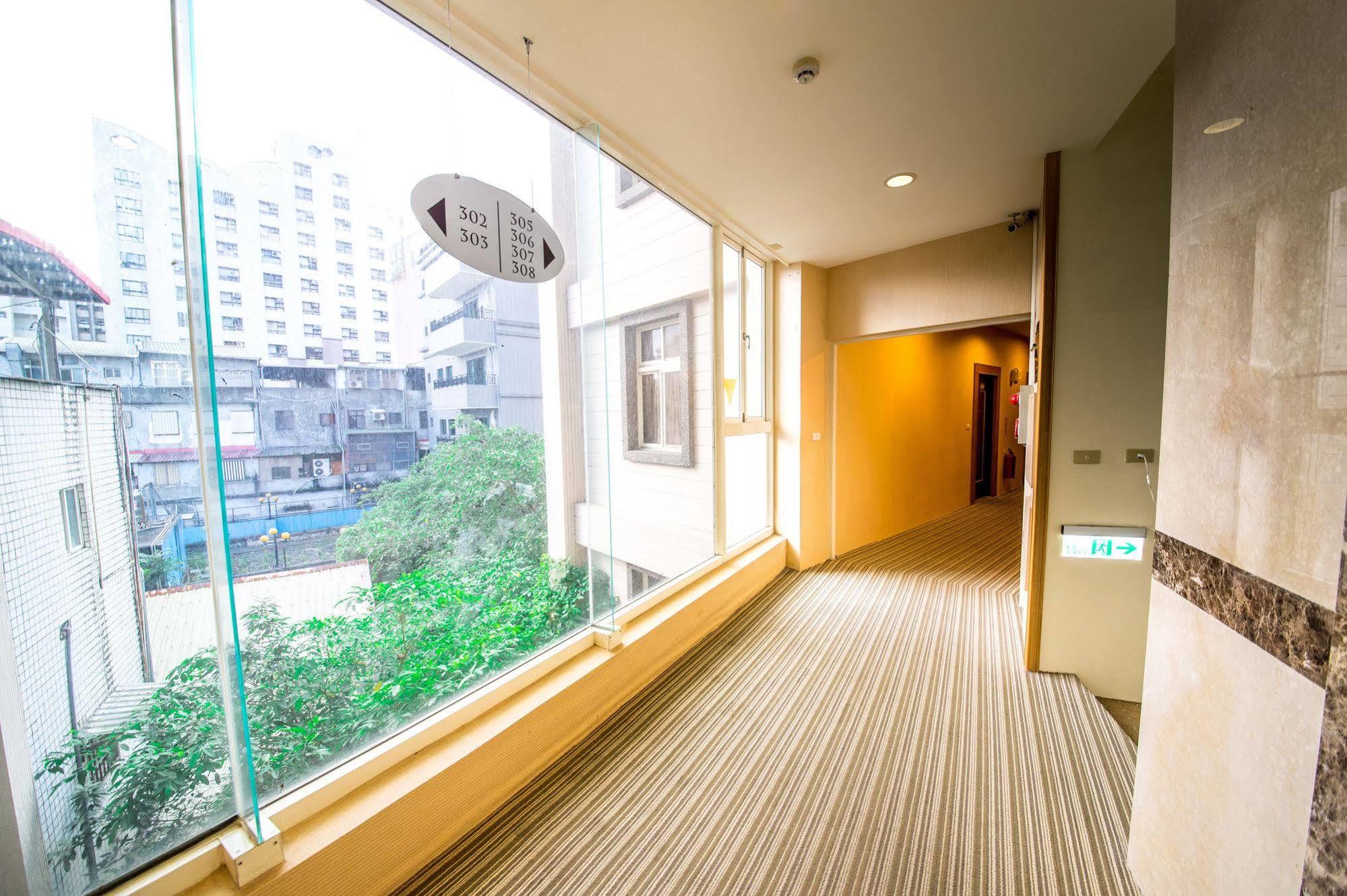 Aoike Hot Spring Hotel Джиаоси Екстериор снимка